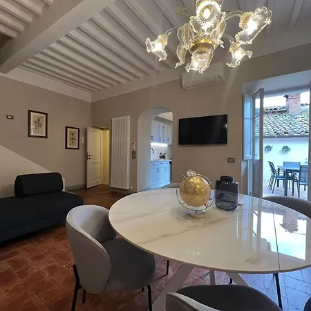 Via Roma 39 * Cortona