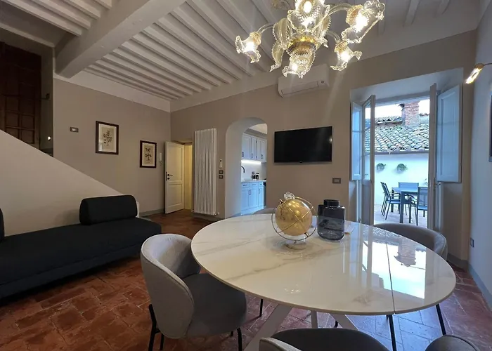 Via Roma 39 * Cortona